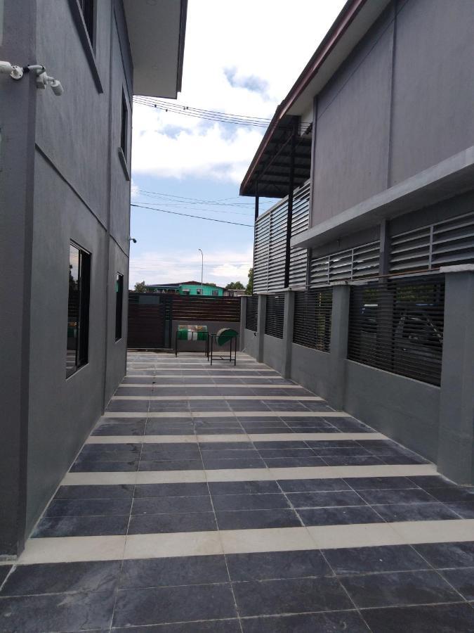 I Love U Bnb 爱乐游民宿 步行5 分钟到码头 Semporna Exterior foto